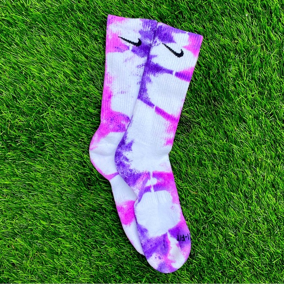 WHITE NIKE UNISEX CREW SOCKS
TWO COLOR TIE-DYE Neon purple/purple - Picture 1 of 2